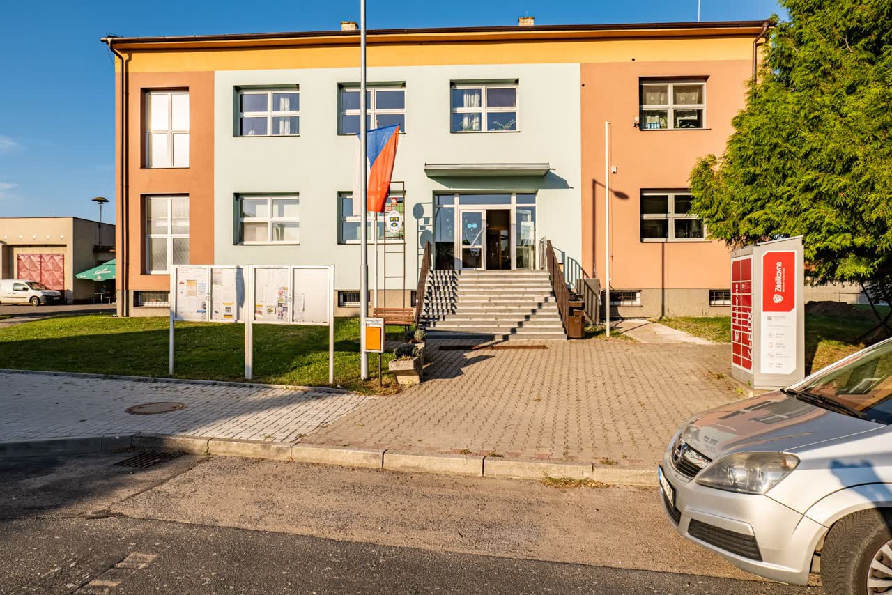 Obecní úřad ve Všejanech