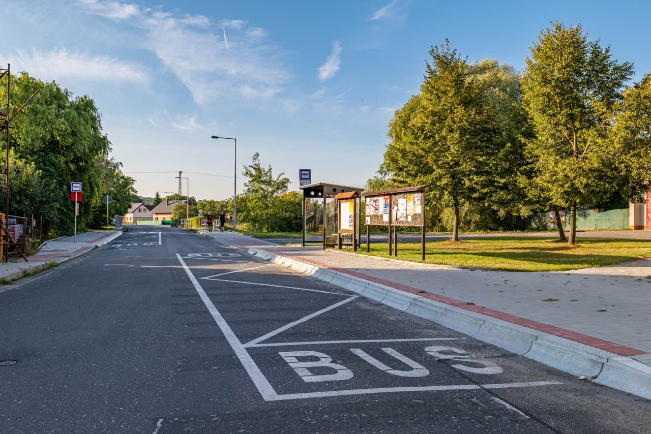 Zastávka PID autobusu ve Všejanech